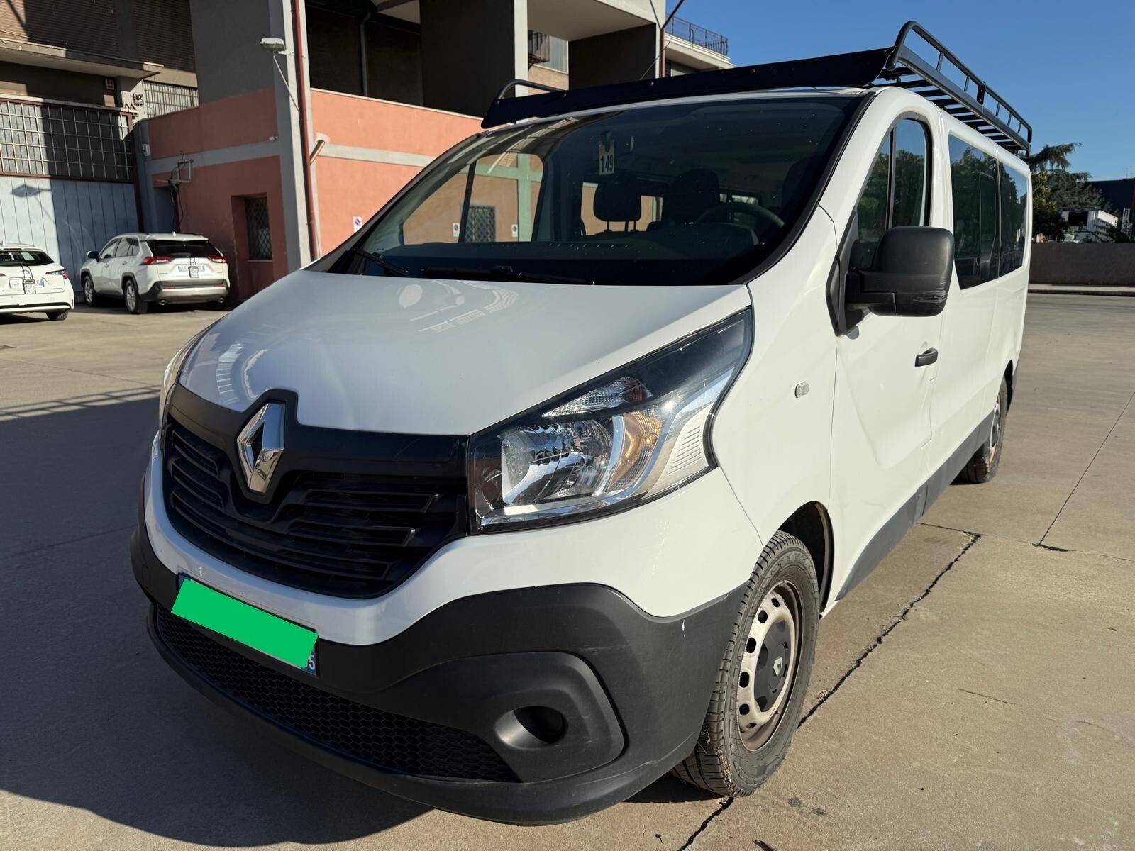 Renault TRAFIC 1.6 dCi 125CV  9 POSTI PASSO LUNGO NO CLIMA + IVA 2018 venduta da M Garage Roma