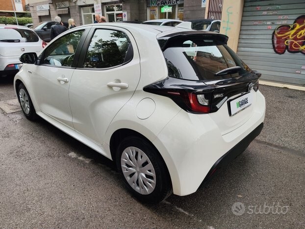 Toyota Yaris 1.5 Hybrid 5 porte Business N1 foto 1