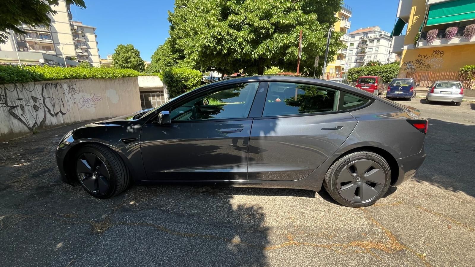 Tesla Model 3 RWD foto 1