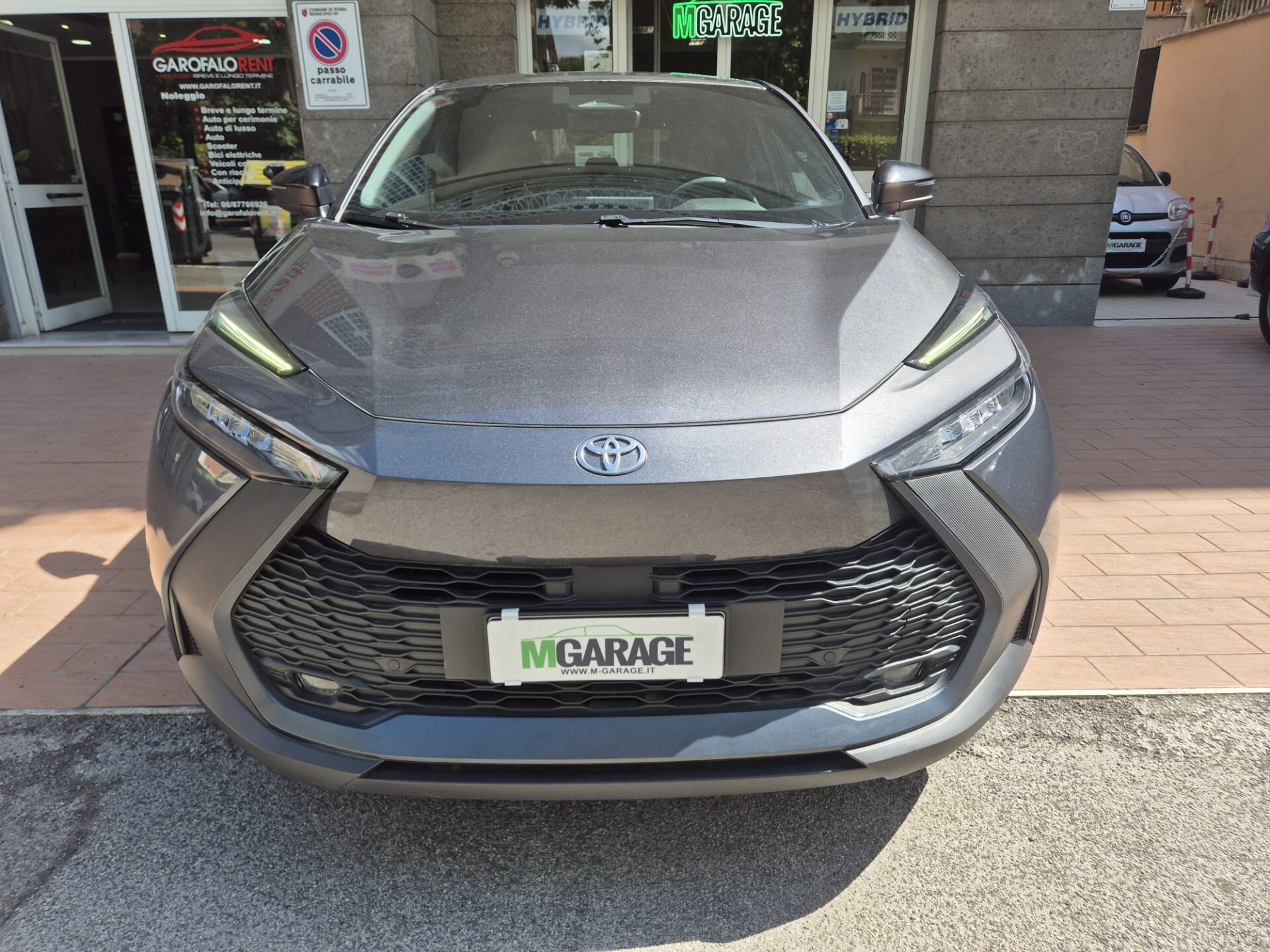 Toyota C-HR 1.8 Hybrid E-CVT Business 2023 venduta da M Garage Roma