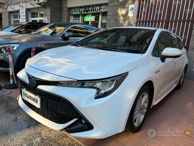 Toyota Corolla Touring Sports 1.8 Hybrid Business 2021 venduta da M Garage Roma